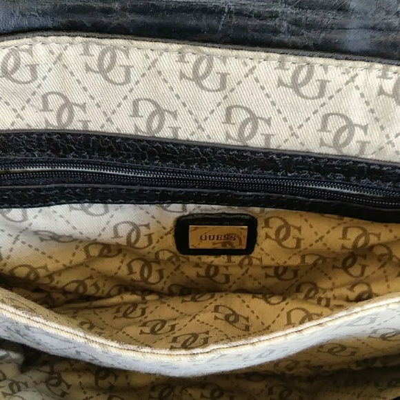 Guess satchel purse - Picture 6 of 8